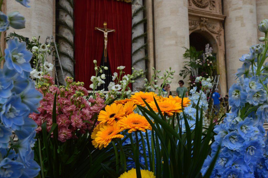 Persbericht: Nederlandse bloemen met Pasen weer op het Sint Pieterplein in Rome